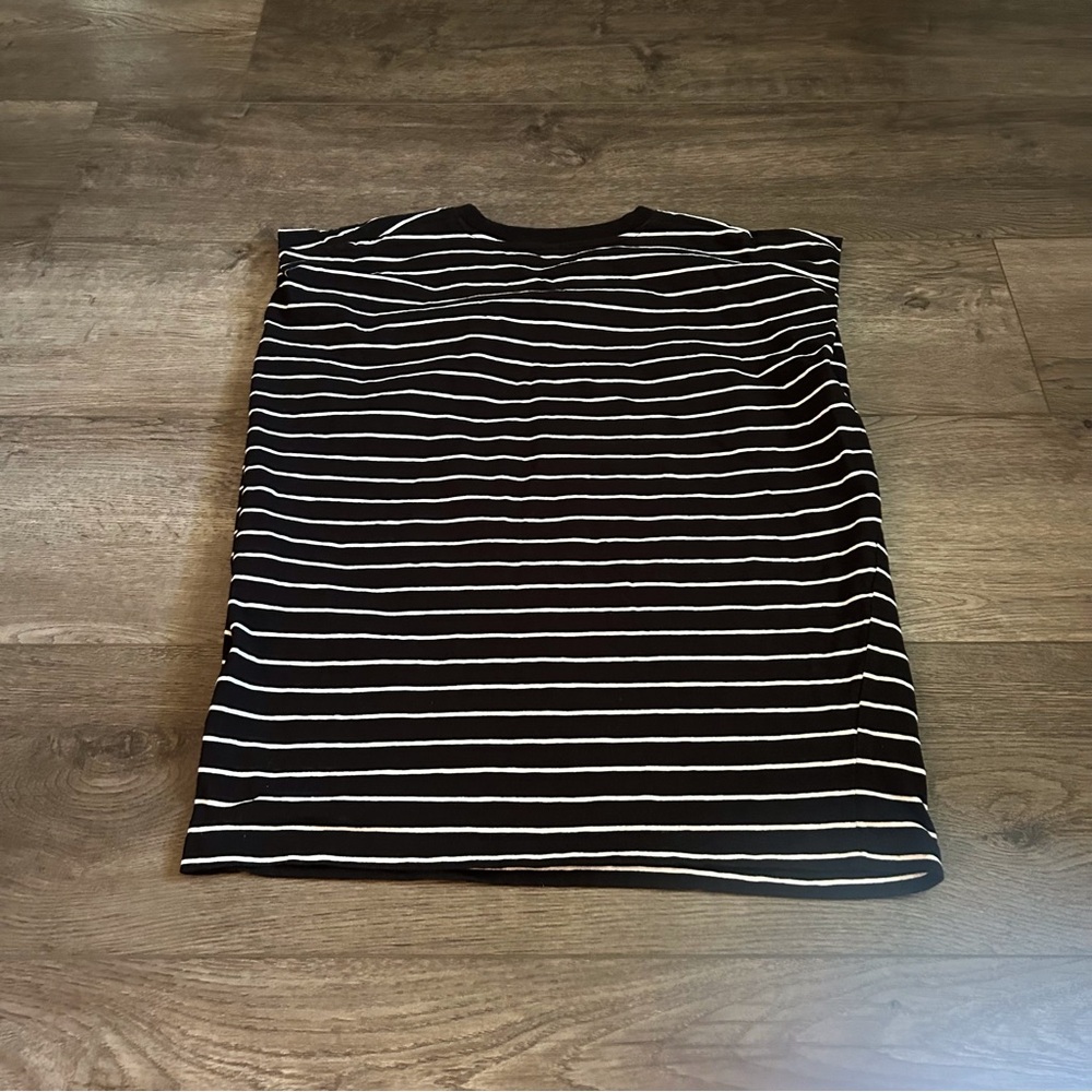 Women’s Uniqlo Retro Sleeveless Crewneck Shirt Size Medium
